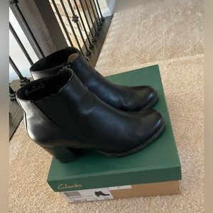 Clarks Pause Camelia leather ankle boots  7M